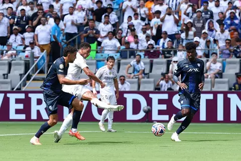 صاروخية بيلينجهام البداية.. ريال مدريد يُحكم قبضته على باتشوكا في 8 دقائق